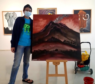 Anfield bersama lukisannya